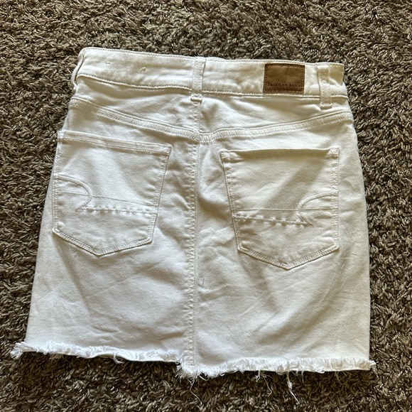 American Eagle Outfitters Frayed Hem White Mini Skirt - Picture 2 of 4